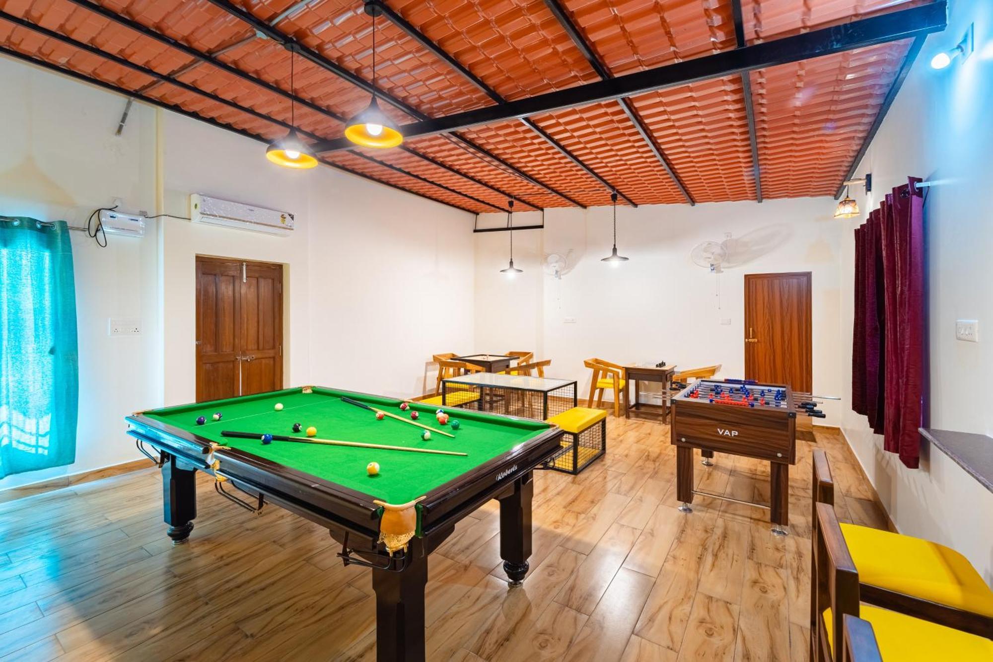Teak Leaf Gateway Villa With Swimming Pool Indoor Games Kālapettai 外观 照片