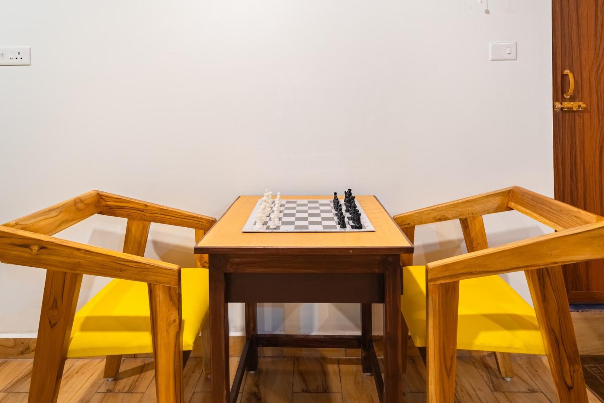 Teak Leaf Gateway Villa With Swimming Pool Indoor Games Kālapettai 外观 照片
