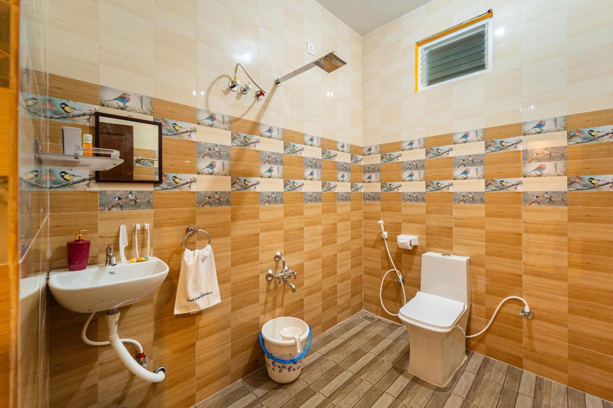 Teak Leaf Gateway Villa With Swimming Pool Indoor Games Kālapettai 外观 照片