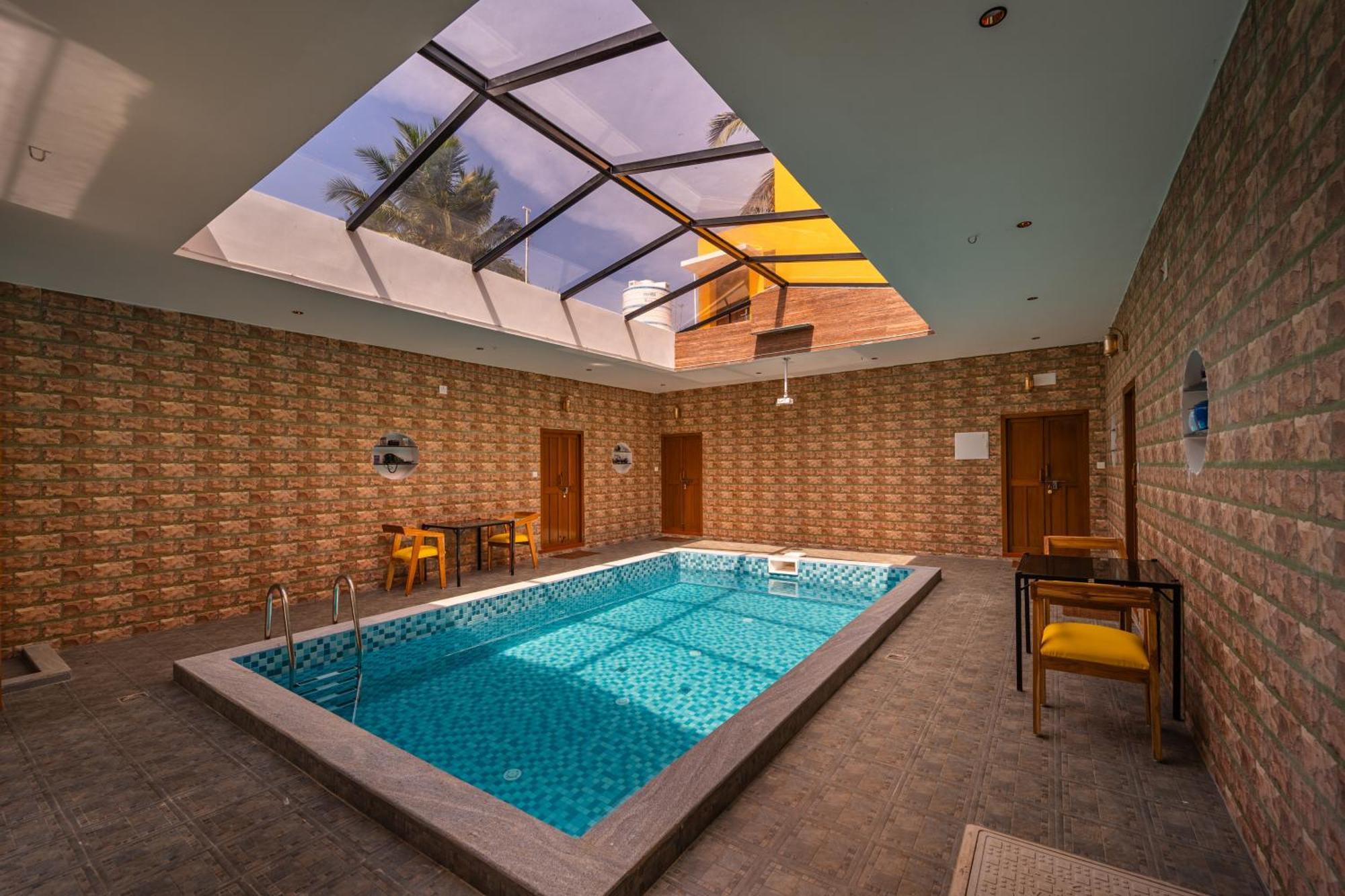 Teak Leaf Gateway Villa With Swimming Pool Indoor Games Kālapettai 外观 照片