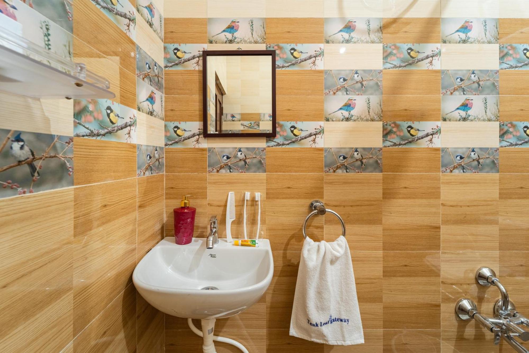 Teak Leaf Gateway Villa With Swimming Pool Indoor Games Kālapettai 外观 照片