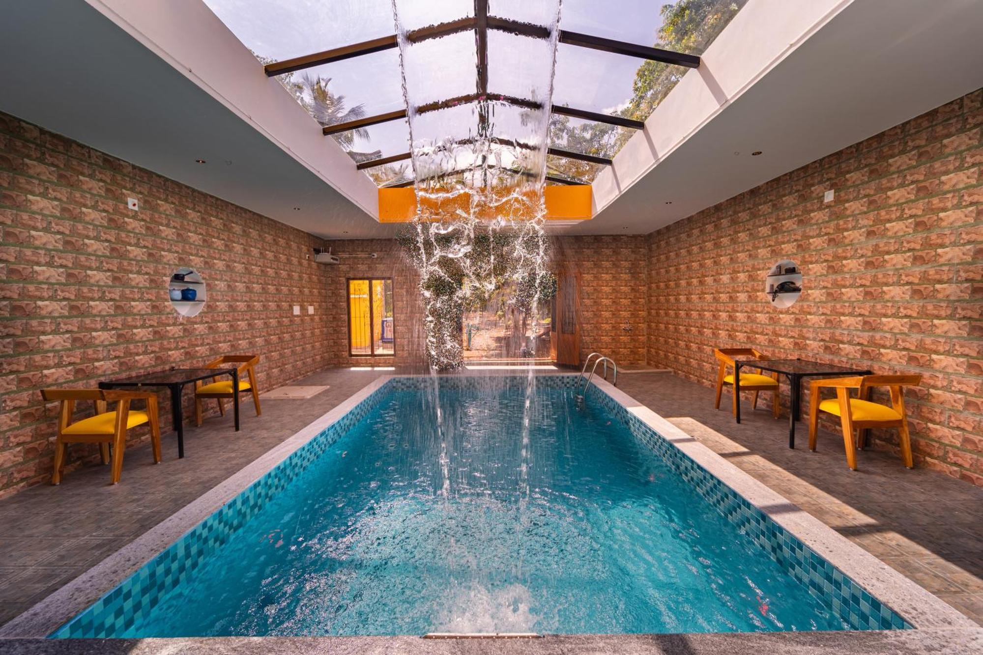 Teak Leaf Gateway Villa With Swimming Pool Indoor Games Kālapettai 外观 照片