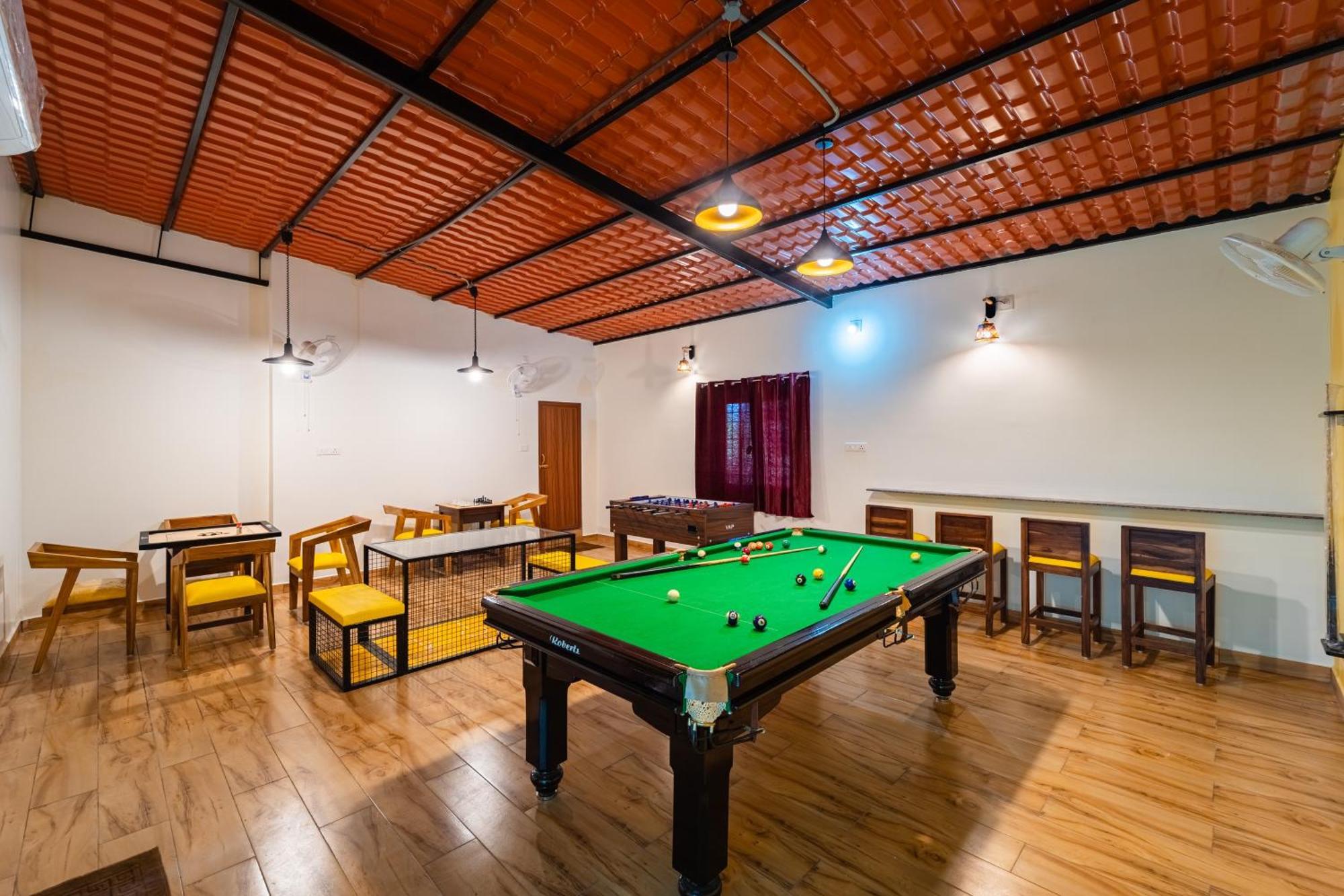 Teak Leaf Gateway Villa With Swimming Pool Indoor Games Kālapettai 外观 照片